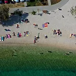 Crowonder Villa Mari
