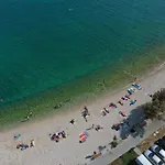 Crowonder Villa Mari