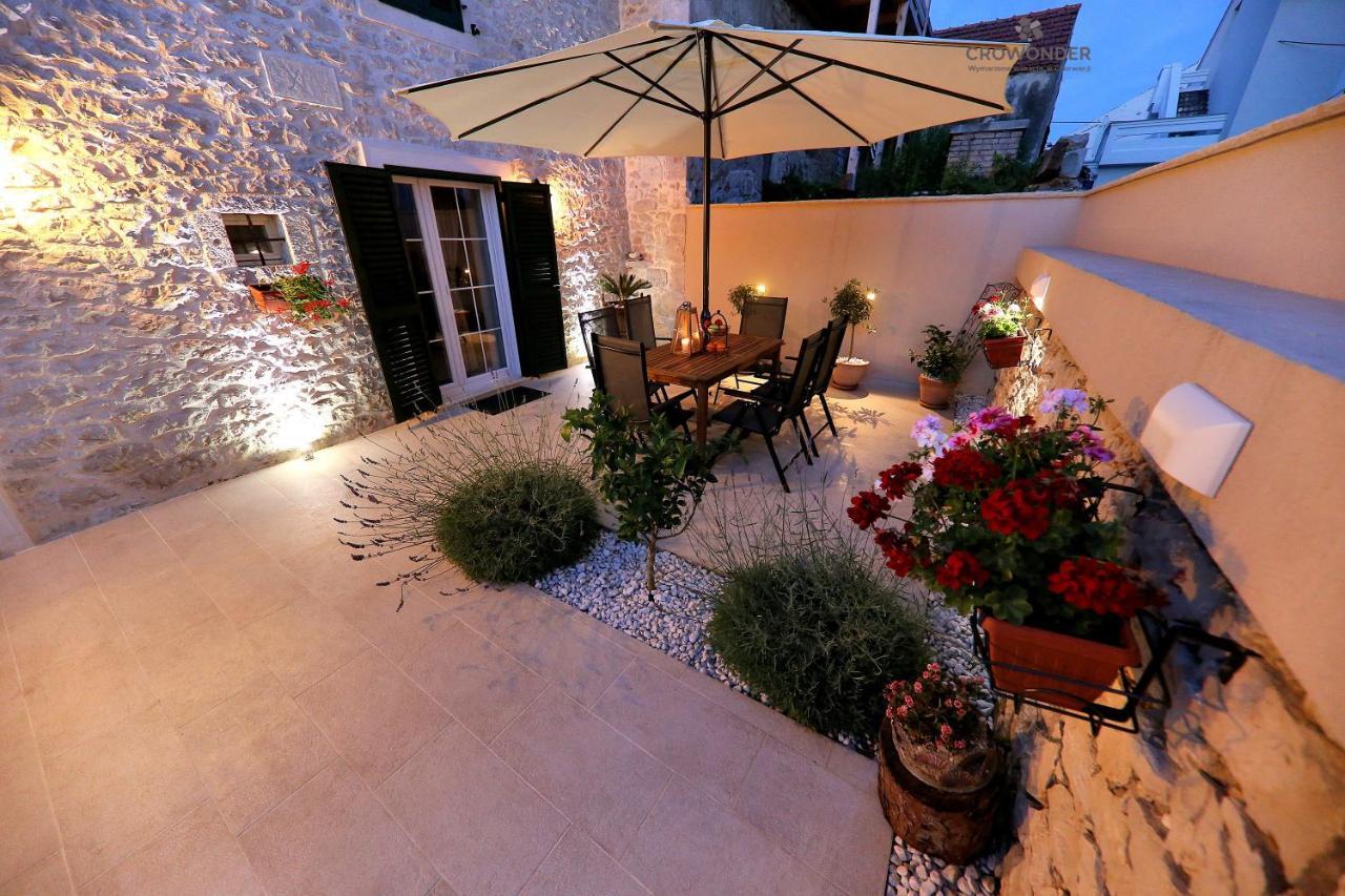 Crowonder Villa Mari